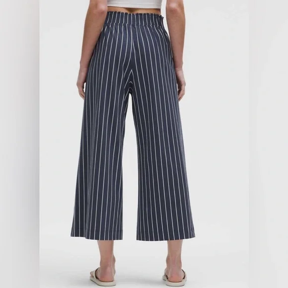 Lululemon Stretch Woven Ruffle-Waist Wide-Leg Cropped Pant Size XXS - Picture 8 of 13